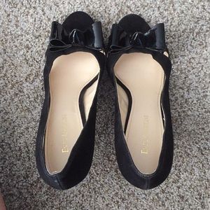 Black peep toe heel with bow